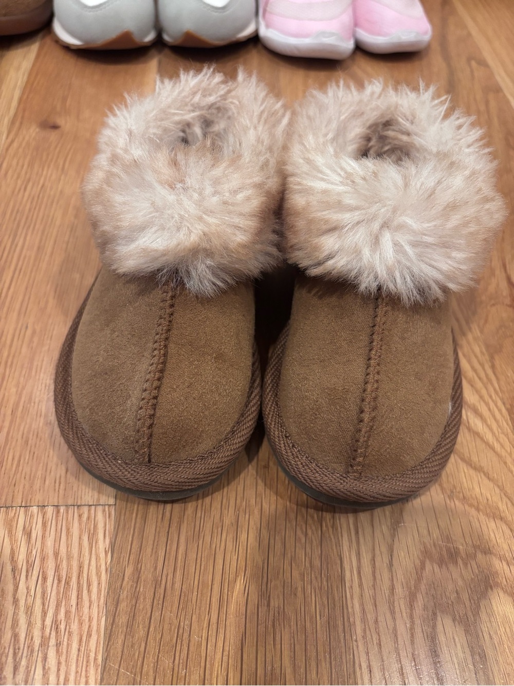 EUC. Cat & Jack Brown Faux-Fur Cuff Kids Slippers. Size 7T.